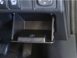 車内には使い勝手の良い収納スペースを随所に配置。小物から日常アイテムまで、すっきり収まります。