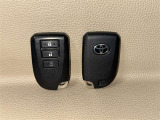 【スマートキー】キーを取り出さずにドアを施錠&解錠。クルマの始動も可能です。