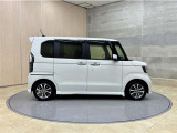 全車1年間の走行距離無制限のロングラン保証付きです。また、さらに安心をお求めの方には1年〜2年の保証延長ができる「ロングラン&alpha;保証」(有償)もお選びいただけます。