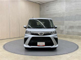 お車購入のポイントとなるフロントマスクです!シャープな目つきが印象的なデザインのヘッドランプです。