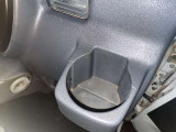 国家資格の自動車検査員も3名在籍しているので、受入/中間/完成検査と保安基準発行のすべてを自社で行います。 同時に10台作業できる広い工場で、プロの整備士が細部まで徹底的に整備します。