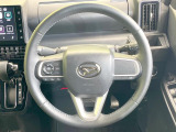 インテリアに合わせたデザインのステアリングは、運転される方のことも考え、運転しやすい形状、大きさです。是非一度、実際に触ってお確かめください。