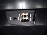 【USB給電】今では当たり前のUSB給電ソケットがついております。 スマホやデジカメなど出先や災害時の充電も可能です♪
