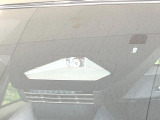 【トヨタセーフティセンス】走行中に前方の車両等を認識し、衝突しそうな時は警報とブレーキで衝突回避と被害軽減をアシスト。より安全にドライブをお楽しみいただけます。