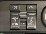 パワースライドドア ウェルカムオープン機能 降車時にスイッチで予約をしておけば、乗車時に電子カードキーを持って車に近づくだけでパワースライドドアが自動で解錠しオ-プン♪