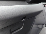 ちょっとした荷物がかけられるフック付き。
