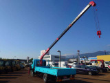 カーコンビニ倶楽部アイビーオートでは、お車のキズやヘコミも、その場でお見積り可能。自社で修理を行いますのでキズヘコミの修理もお任せください。