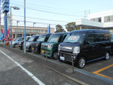 当店の中古車展示場の画像です!20台以上の在庫を取り揃えております。ご希望の車両がない場合でもお探しいたしますので、一度ご来店下さい♪