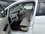 運転しやすいコックピット。操作しやすい配置で、安全運転をサポートします。快適なドライビング体験をお届けします。