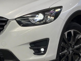【LEDヘッドライト】悪天候や夜間走行時も良好な視界を確保し安心して運転できる高輝度LEDヘッドライトを装備!点灯速度が早く、消費電力も抑えられています。