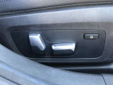 電動シートはメモリー機能を備えており、シートおよびドア・ミラーの位置を記憶することができます。
