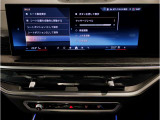 【ⅰドライブナビゲーション】文字情報も鮮明に表示する高解像度カラーディスプレイを採用。視認性に優れた地図デザインと特徴的な建造物を目印にした描写表示で現在位置を把握できます。地図データの更新も可能です