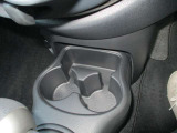 運転席と助手席の中央になります