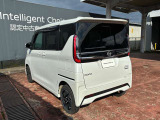 フロントだけでなく、バックソナーも付いてるので駐車時もバッチリ補助してくれます(*^^*)