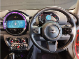 ミニ独特のゴーカートフィーリングと呼ばれる軽快なハンドリングはAT車、MT車のどちらでも楽しめます。