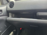 毎日の業務や移動で使う車内だからこそ、使い勝手の良さとすっきりとした状態にこだわりました。手が届きやすい位置に配置された収納スペースは実用性に優れ、小物の整理整頓もスムーズに行えます。CARGO川越店