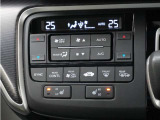 フルオートエアコン搭載。好みの温度に設定するだけで、風向や風量を自動でコントロール!いつでも快適な車内環境に。さらに、体を直接温めるシートヒーター付きで寒い季節も暖かく過ごせます。