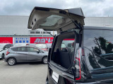 ハ-フバックドアで、狭い場所での荷物の出し入れも容易に行えます。お問い合わせはお問い合わせは03-3686-6311へ
