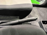サイドブレーキはオーソドックスな引き揚げタイプ