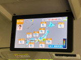 【フリップダウンモニター】大画面モニターで後席でもエンタメをお楽しみいただけます。小さなお子様にも大人気の装備です♪