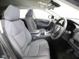 ゆったり室内で運転もしやすいです♪使い勝手の良い配置も考えられています!!