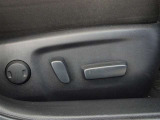 パワーシート搭載。微妙な調整が手軽にでき、ピッタリのポジションで運転することが可能です。