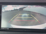 バックモニター。後方の映像を映し出して、駐車をスムースにアシストします。