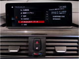 ドライバー中心に設計されたBMWのコクピットはナビゲーションシステムもドライバーーが見やすい角度に調整されております。