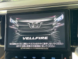 【10.3インチワイドナビ】高級感とインパクトのある大型ワイドナビを装備。各種オーディオ操作はもちろん、横長ワイド画面でのマップ2分割表示など、利便性も高いナビです♪