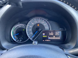 視認性の高いメーターで、運転に必要な情報をしっかり把握できます。デジタル表示を採用し、現代的な印象を与えます。走行状況を的確に捉え、安全運転をサポートします。