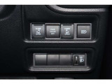 運転席右側の操作部です。両側電動スライドドア操作部です。