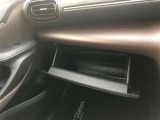 充実の小物入れを完備。ついつい貯めがちな小物をスッキリ収納できますね。
