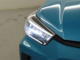 精悍な目つきのLEDヘッドランプを装備しております