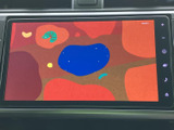 テレビ映像を画面で楽しめる装備を搭載しています。停車中に映像や番組を視聴でき、休憩時間のひとときにも便利。画面表示を確認しながら、落ち着いてお楽しみいただけます。