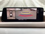 狭い場所での駐車やすれ違いなどでより的確な運転操作に役立つ360&deg;ビューモニターが装備されています。