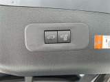 トランク開閉時にボタン一つで操作できるパワーバックドアを搭載。荷物の乗せ降ろしがラクラク☆