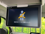 【フリップダウンモニター】大画面モニターで後席でもエンタメをお楽しみいただけます。小さなお子様にも大人気の装備です♪