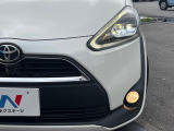 【LEDヘッドライト】悪天候や夜間走行時も良好な視界を確保し安心して運転できる高輝度LEDヘッドライトを装備!点灯速度が早く、消費電力も抑えられています。
