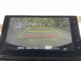 ラジオやテレビ、Bluetooth、USB/iPodなどの選択画面を備え、電話やスマートフォン連携、各種設定にも対応。項目がアイコンで並び、目的の機能を確認しやすい構成です。