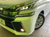 【LEDヘッドライト】悪天候や夜間走行時も良好な視界を確保し安心して運転できる高輝度LEDヘッドライトを装備!点灯速度が早く、消費電力も抑えられています。
