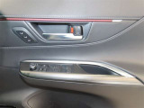 パワーシート搭載。微妙な調整が手軽にでき、ピッタリのポジションで運転することが可能です。