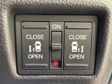 【両側パワースライドドア】スマートキーや運転席のスイッチで後席両側スライドドアの開閉が可能♪電動だから力を入れてドアを開ける必要が無く、小さなお子様でも簡単に開け閉めでき快適です♪