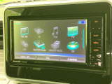 FM・AMやCD、USB、Bluetooth Audioなど、複数の音楽ソースを選べる画面です。普段使う音源に合わせて切り替えられ、移動中もお好みの音楽を楽しむために活用できます。