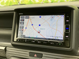 地図を画面上で確認できるナビを装備。周辺の道路や現在地を把握しやすく、行き先を設定する際も画面とボタンで操作の流れを確認できます。日常の移動をサポートします。