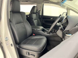 運転席、助手席ともパワーシートになっていて、乗る方にあわせて微調整することが出来ます!