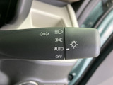 操作しやすい位置に配置されたウインカーレバーで、安全な車線変更をサポート。スムーズな運転をサポートします。