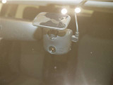 【ドラレコ前】今では車の必需品です。運転中の映像や音声を記録して残します。事故などが起きた場合の証拠になるので、もしもの時に役立ちます。