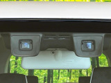 【スマートシティブレーキサポート】低速走行中に前方の車両等を認識し、衝突しそうな時は警報とブレーキで衝突回避と被害軽減をアシスト。より安全にドライブをお楽しみいただけます。