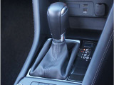 【シフトレバー】シフトもとても操作しやすいデザインになっております。運転する人の事を第一に考えた操作性の高い仕様です。