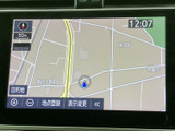 現在地を中心に周辺の道路や地名が表示され、行き先までの位置関係を把握しやすい地図画面です。縮尺変更や地点登録にも対応した表示で、目的地設定やルート確認に役立ちます。